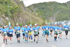 Bí thư Thành ủy Hải Phòng chạy marathon khai màn mùa du lịch Cát Bà