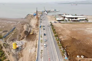 Mở rộng bến phà, du khách hết cảnh chờ phà hàng tiếng để đi Cát Bà 