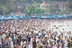 Hải Phòng: Biển Đồ Sơn đông nghẹt người, 3 ngày nghỉ lễ đón 36 vạn lượt khách