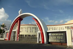 Hải Phòng: Học sinh bất ngờ bị đánh trượt sau khi đã nhập học trường chuyên Trần Phú