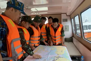 Tiếp tục tìm kiếm 4 nạn nhân còn lại trong vụ lật tàu du lịch trên vịnh Hạ Long