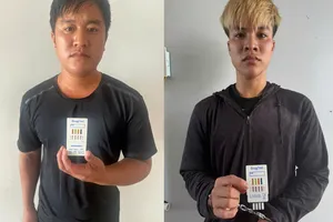 Công an bắt giữ 2 thanh niên sử dụng súng hơi tự chế bắn vỡ kính ô tô 