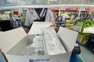 Giá kit test COVID-19 ở Hà Nội hạ nhiệt