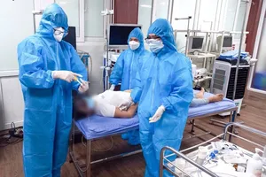 Ngậm quả kha tử chữa ho qua đêm, 1 người mắc COVID-19 tắc phế quản 