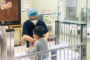 Bé trai ngã xuống ao lúc chập tối, bác sĩ cảnh báo tai nạn đuối nước