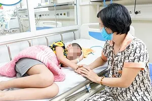 Bé 10 tuổi mắc COVID-19 nguy kịch, viêm cơ tim tối cấp