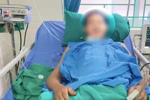 Uống thuốc nam trị suy thận, người đàn ông hôn mê, phải lọc máu liên tục 72 giờ