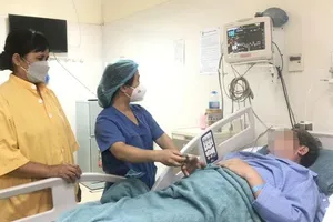 Tím tái toàn thân vì bị ong vò vẽ đốt 