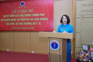 Tân Thứ trưởng Bộ Y tế nhận quyết định bổ nhiệm 