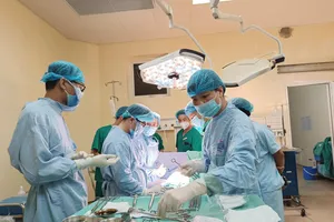  2 bệnh viện phối hợp mổ bắt con cho sản phụ ung thư giai đoạn 4 