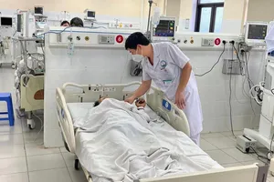 Người cứng như gỗ sau một tuần giẫm phải gai 