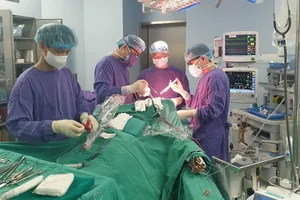 Xuất huyết não do sốt xuất huyết nhập viện muộn 