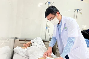 Quan hệ sai tư thế, người đàn ông phải nhập viện cấp cứu 