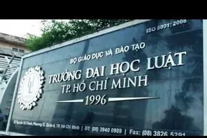ĐH Luật chỉ cảnh cáo sinh viên phôtô giáo trình