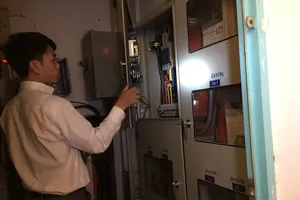 Dân chung cư bị cắt điện vì nợ... phí quản lý