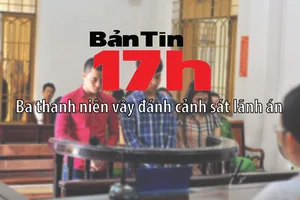 Bản tin 17h: 3 thanh niên vây đánh cảnh sát lãnh án
