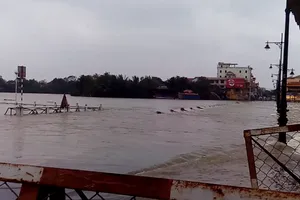 Clip: Nước sông ở Huế dâng cao gây ngập nặng