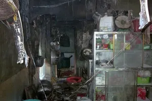 Clip: Bình ga xì gây cháy quán cơm, 2 người bị bỏng