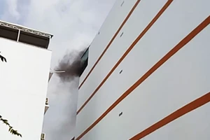 Clip: Hiện trường vụ cháy khách sạn đường Quang Trung