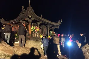 Hành hương lên Yên Tử lúc nửa đêm