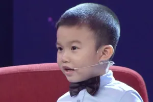 Clip: “Thánh nói” 4 tuổi khiến người lớn 'ngả mũ'