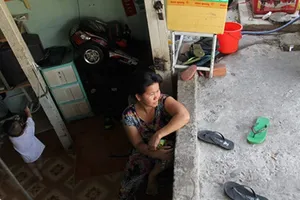 Clip: Người dân khổ sở khi sống ở 'nhà hầm'