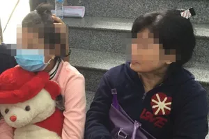 Clip: Chuyển mẫu phôi thai cho C54 giám định ADN