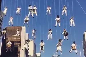 Chơi nhạc cụ ở... trên không