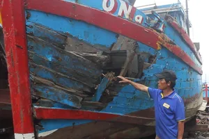 Ngư dân kể lại giây phút tàu cá bị đâm chìm trên biển