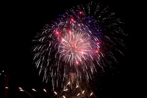 Clip: Mãn nhãn với màn trình diễn pháo hoa của đội Áo