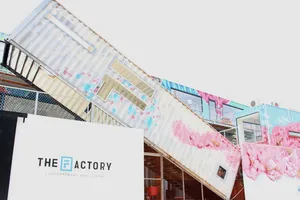 Giới trẻ thích thú với khu nghệ thuật làm từ container