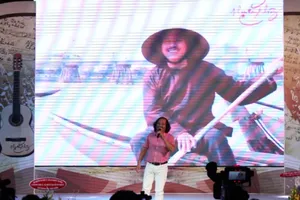 Phạm Đăng Khương hát “Tình tui như cái trạc đứt dây“