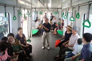 Clip: Ngày đầu mở cửa tham quan nhà ga La Khê