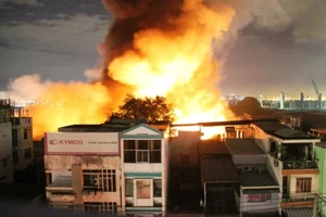 Người dân kể lại giây phút phát hiện vụ cháy ở quận 4