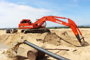 Sạt lở kè ở khu vực cho bơm hút cát