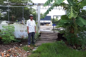 Dân hết đường đi vì bị doanh nghiệp chiếm