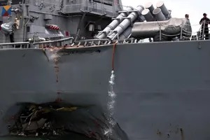 Tàu chiến Mỹ gặp nạn: Hải quân 4 nước vào cuộc