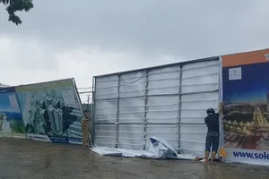 Cảnh tượng ngổn ngang sau một đêm mưa lớn ở Đà Nẵng