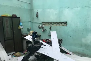 Bão Damrey tàn phá nhà cửa ở Diên Khánh