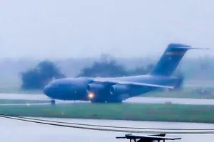 Clip: 'Ngựa thồ C17' của Mỹ đáp xuống sân bay Đà Nẵng