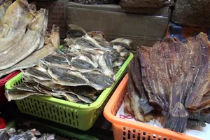 Video: Mối nguy hại từ thực phẩm khô đến sức khỏe