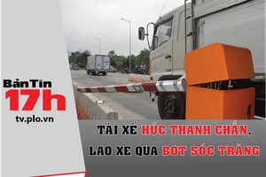 Tài xế húc thanh chắn, lao xe qua BOT Sóc Trăng