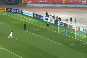 Loạt sút luân lưu cân não đưa U23 VN vào chung kết