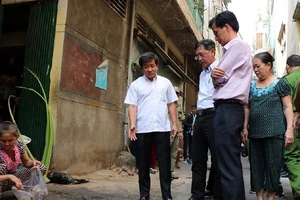 Ông Đoàn Ngọc Hải đi kiểm tra PCCC ở chợ, chung cư