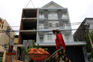 Thắc thỏm với nhà xây dựng tạm