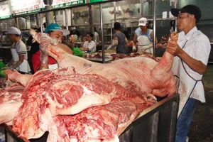 Chủ thịt heo dính chất an thần: Xử sao?