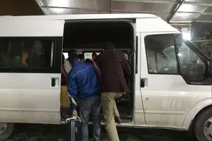 Dẹp “xe dù, bến cóc” tung hoành tại sân bay Nội Bài