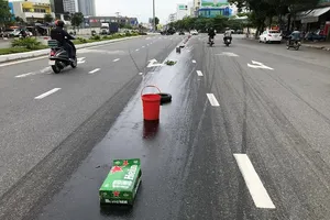 Hiện trường vệt nhớt làm nhiều người té ngã