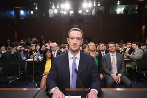 Những câu hỏi 'hại não' nhất ở phiên điều trần Mark Zuckerberg