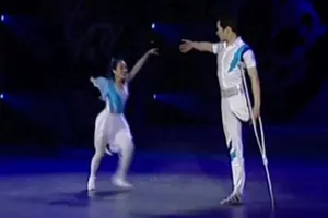 Xúc động với màn khiêu vũ của cặp đôi khuyết tật 